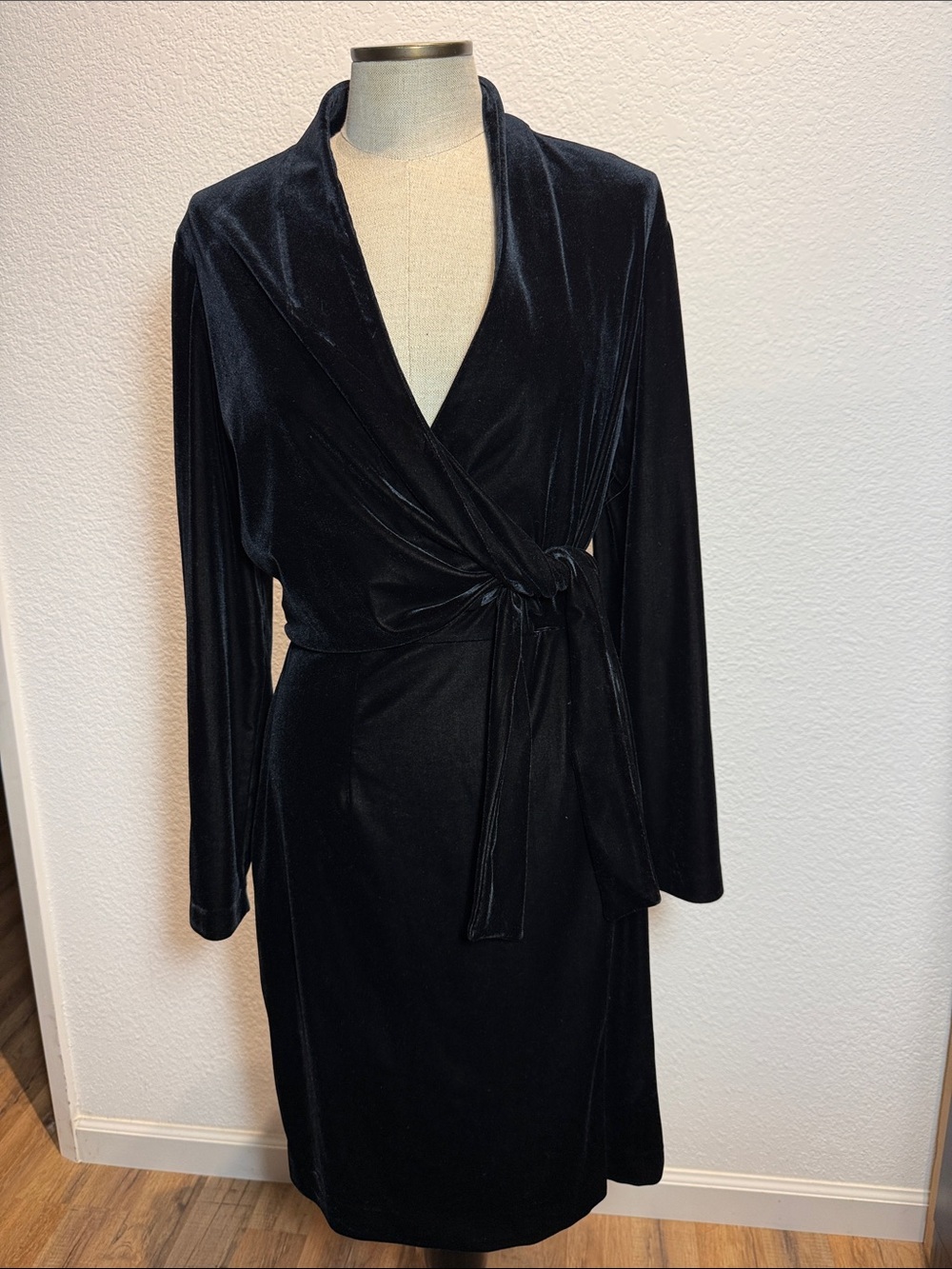 Virgo Black Long Sleeve Velvet Wrap Dress